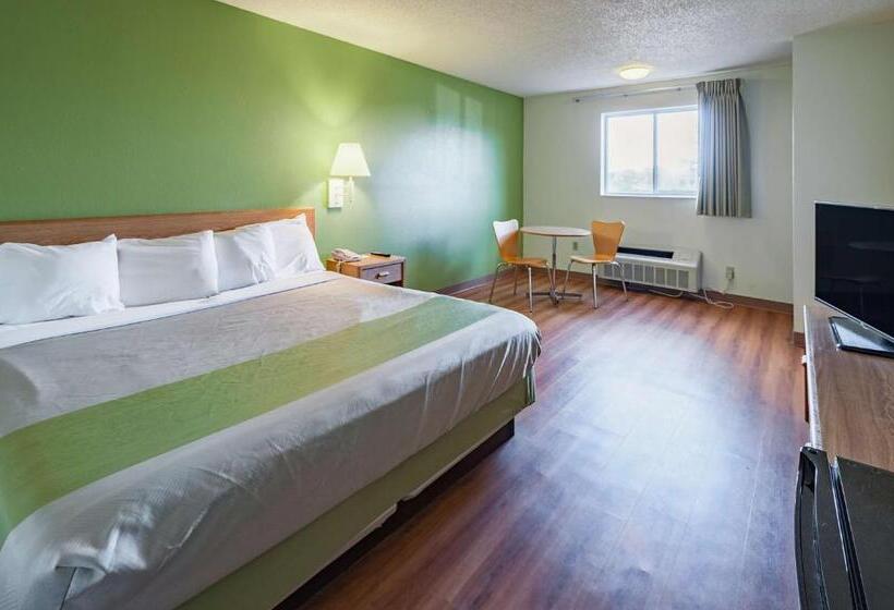 Deluxe Suite, Motel 6 Drums