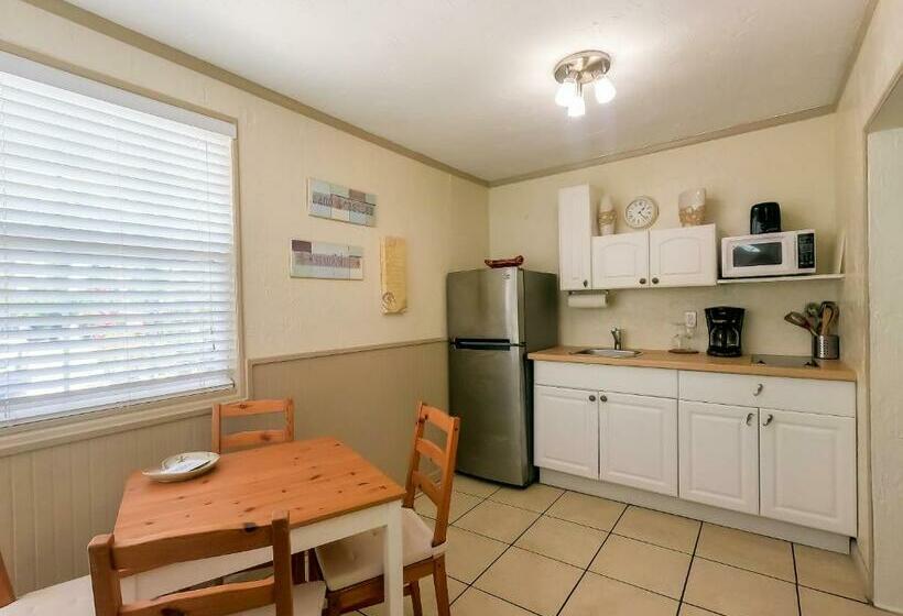 إستوديو قياسى, Haley S At The Anna Maria Island Inn