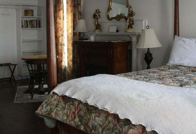 غرفة قياسية سرير كينج, The Tilton Inn