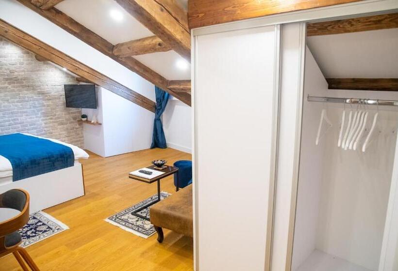 اتاق لوکس با تخت بزرگ, Oblivion Luxury Rooms