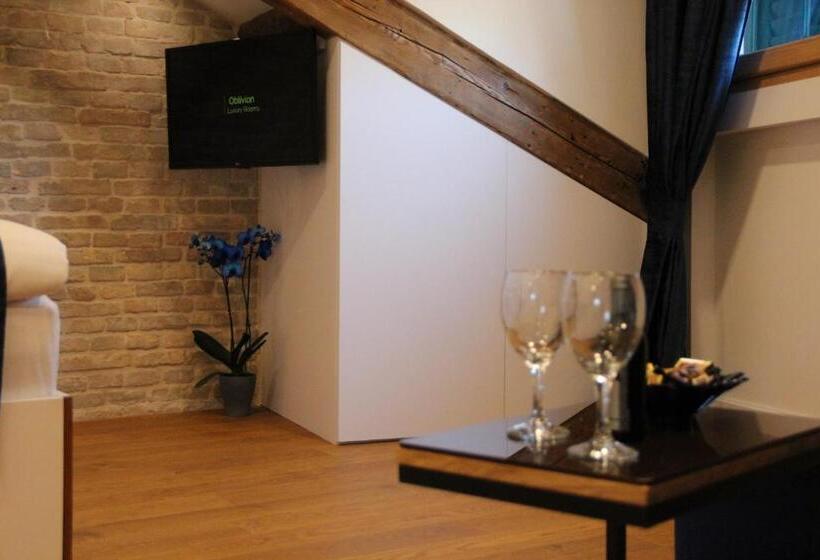 חדר דחוקס עם מיטת קינג, Oblivion Luxury Rooms