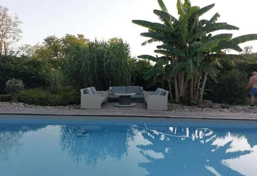 キングサイズベッドのスイートルーム, Cocon De Verdure Avec Piscine Chambre Lit King Size 2m