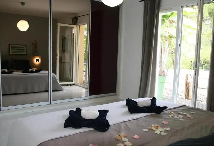 キングサイズベッドのスイートルーム, Cocon De Verdure Avec Piscine Chambre Lit King Size 2m