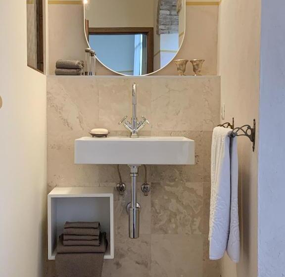 اتاق استاندارد, I Casciani