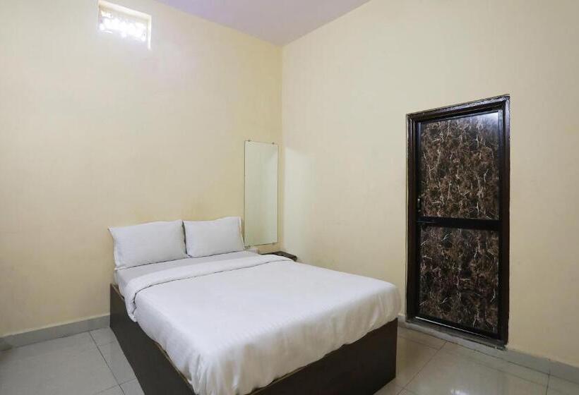 غرفة كلاسيكية ثلاثية, O Celebrity