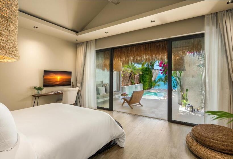 سوییت با استخر, Odyssey   Luxury Beachfront Boutique