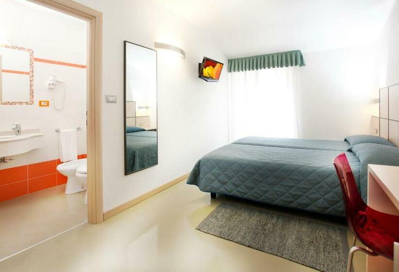 اتاق استاندارد با چشمانداز استخر, Miorelli