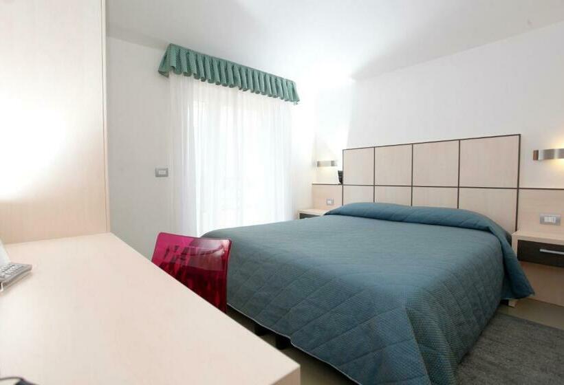 اتاق استاندارد با چشمانداز استخر, Miorelli