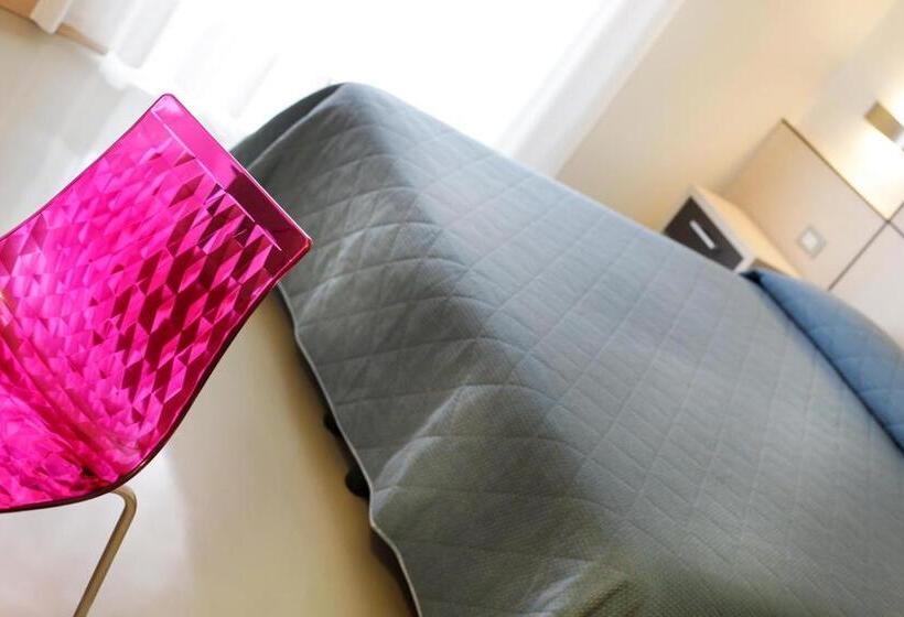 חדר סטנדרט לשלושה, Miorelli