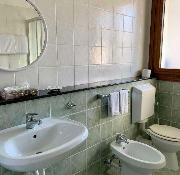 Quarto Triplo Standard com Balcão, Serena