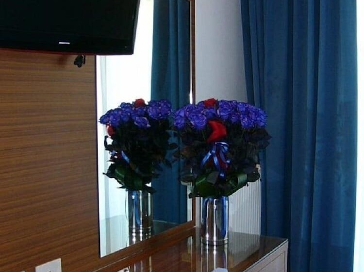 Quarto Triplo Standard com Balcão, Serena