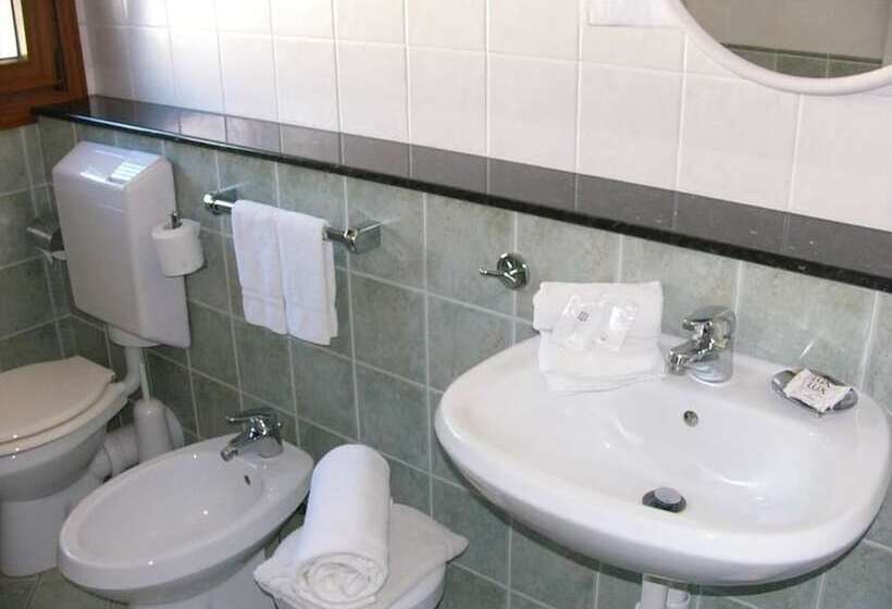 Quarto Triplo Standard com Balcão, Serena