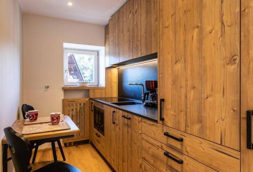 패밀리 아파트, Hubertus Dolomites