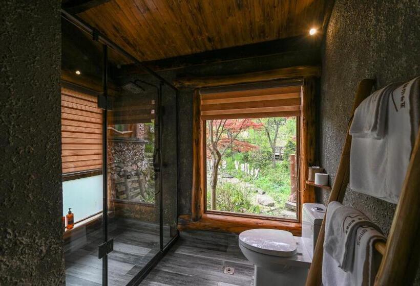 جناح عائلي, No.5 Valley Lodge