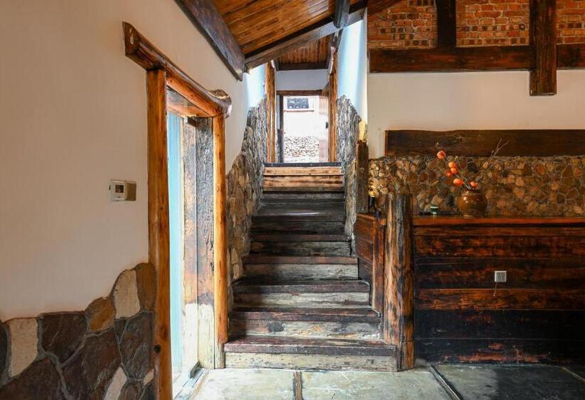 جناح عائلي, No.5 Valley Lodge