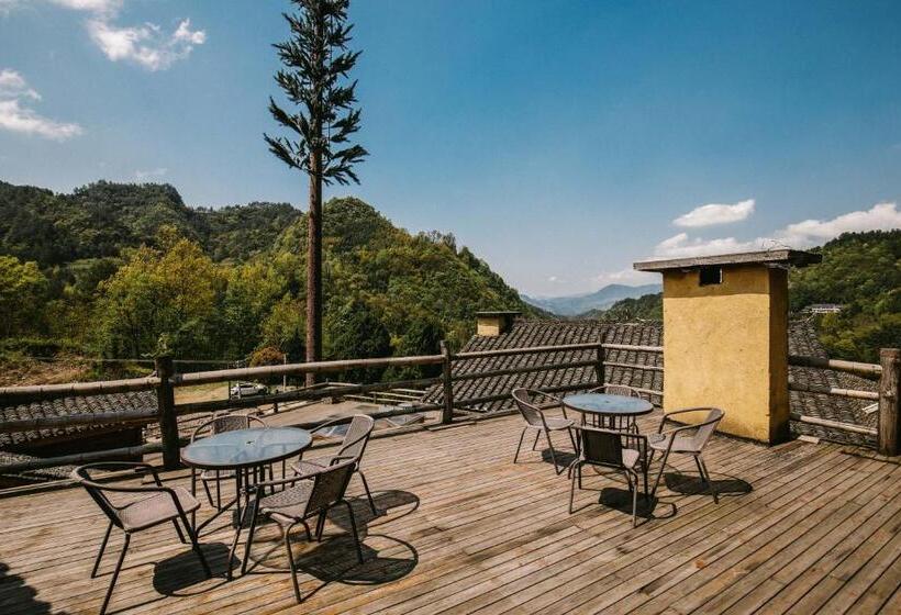 جناح عائلي, No.5 Valley Lodge