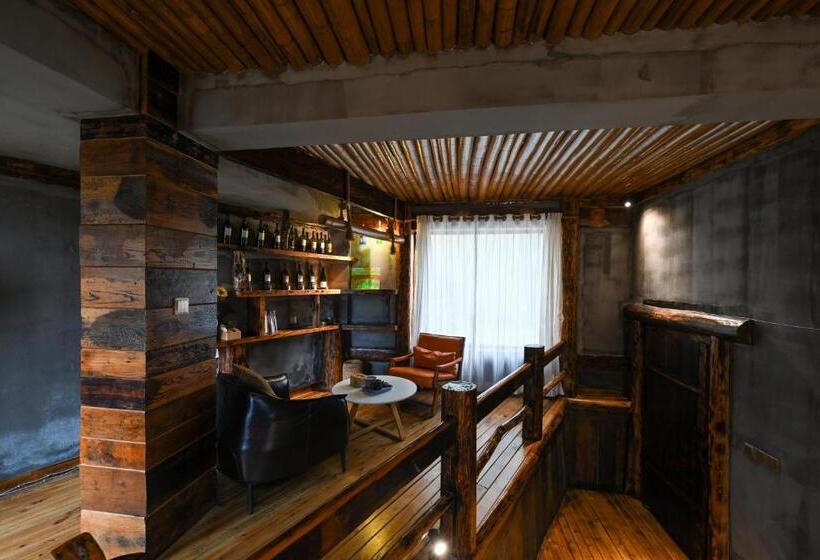 إستوديو قياسى مزودة بتراس, No.5 Valley Lodge