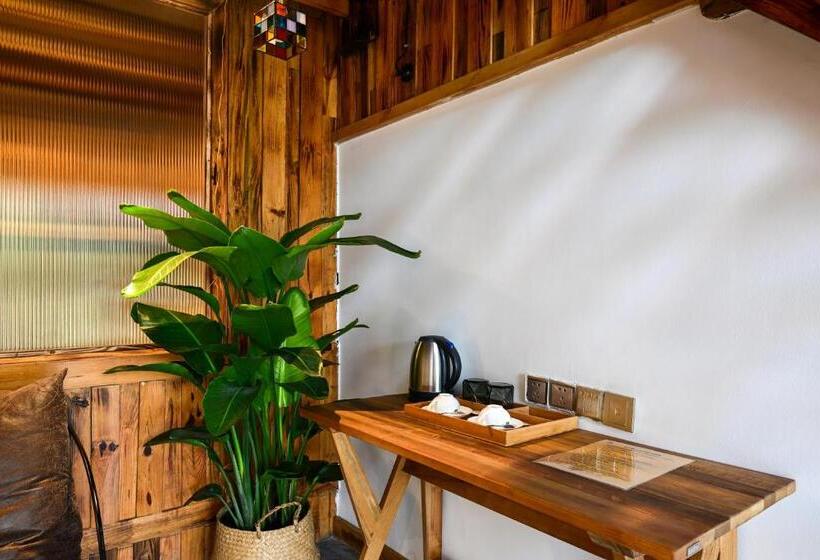 جناح, No.5 Valley Lodge