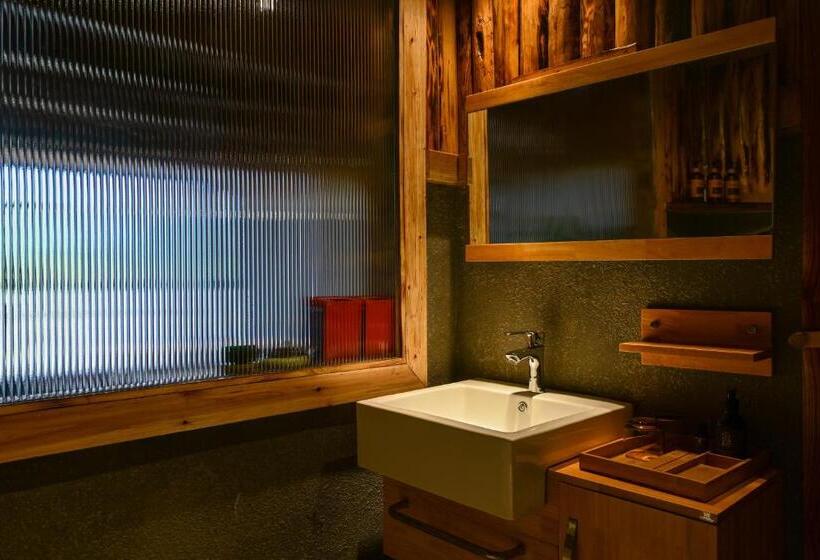 جناح, No.5 Valley Lodge