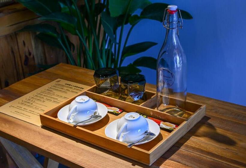 جناح, No.5 Valley Lodge