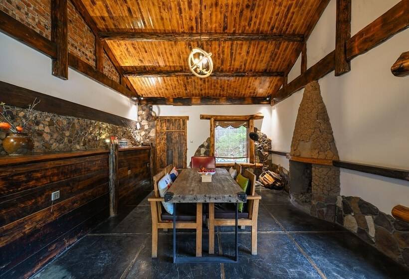 جناح عائلي, No.5 Valley Lodge