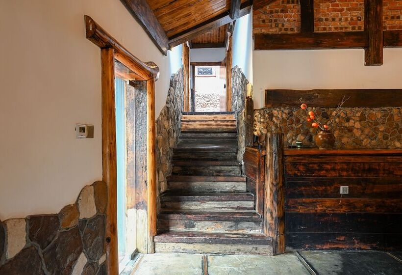 جناح عائلي, No.5 Valley Lodge