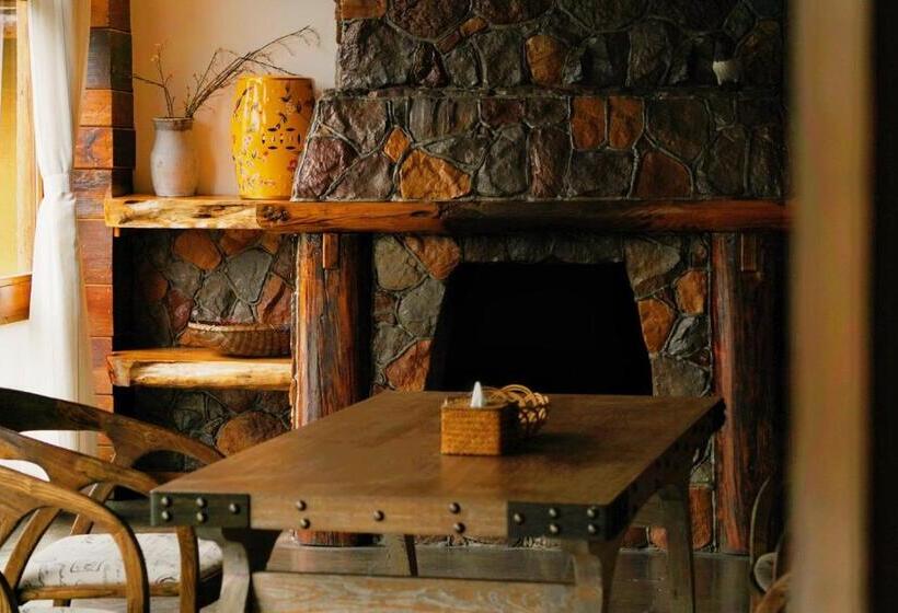 جناح عائلي, No.5 Valley Lodge