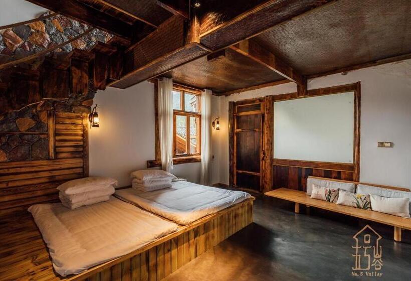 جناح عائلي, No.5 Valley Lodge