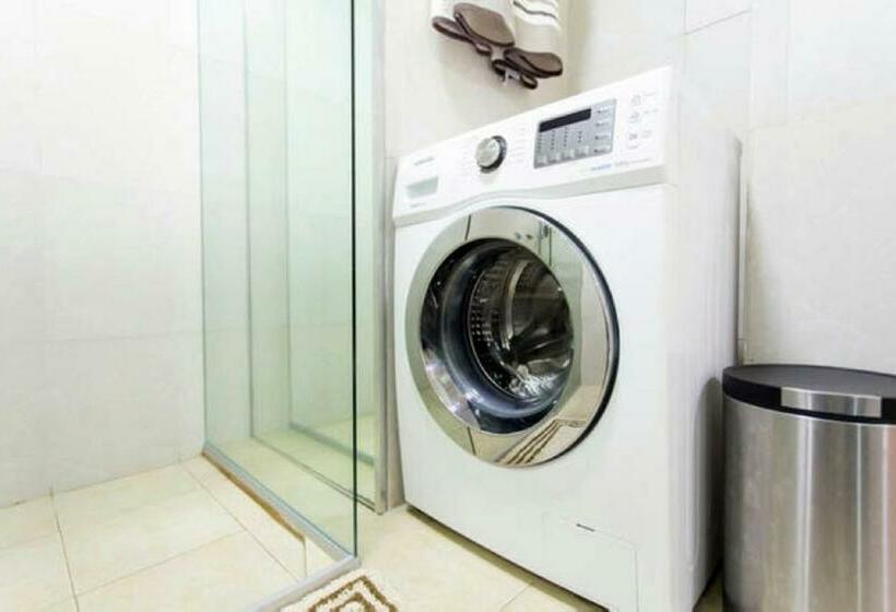 استودیوی لوکس, Avant Apartments At The Fort