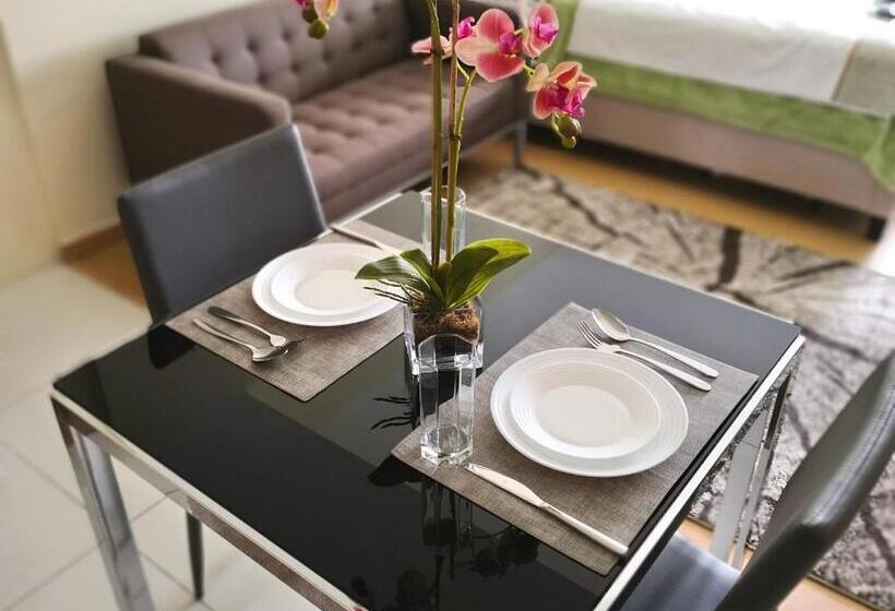 استودیوی استاندارد, Avant Apartments At The Fort