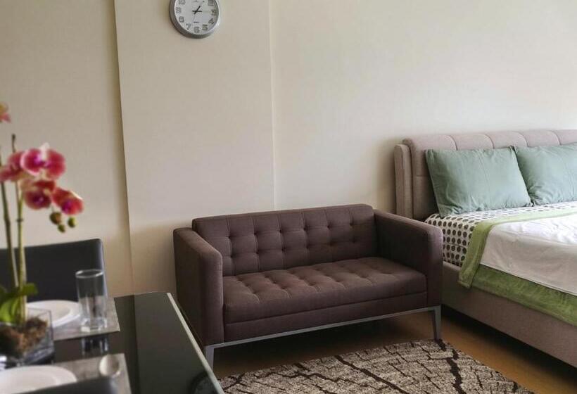 استودیوی استاندارد, Avant Apartments At The Fort