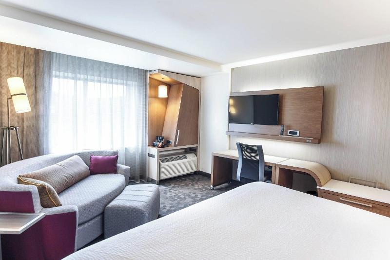 스탠다드 룸 킹사이즈 침대, Courtyard By Marriott Lenox Berkshires