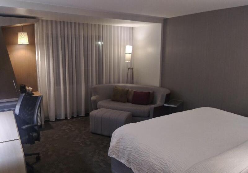 غرفة قياسية سرير كينج, Courtyard By Marriott Lenox Berkshires