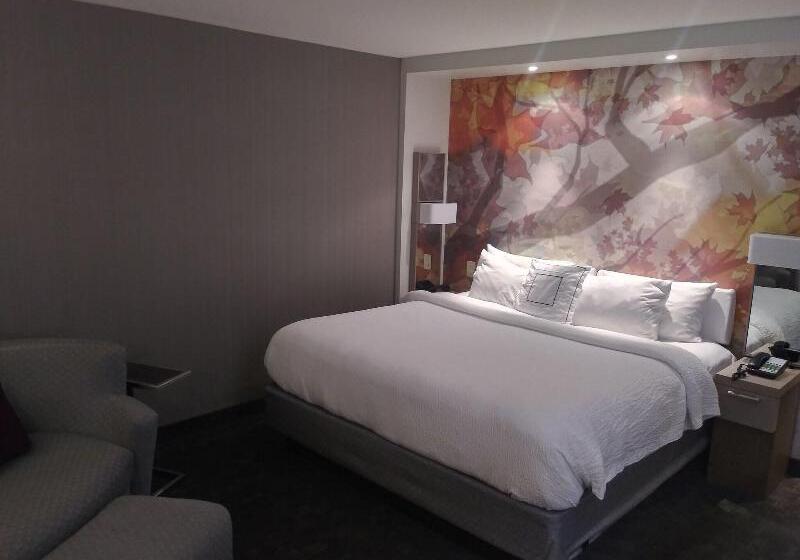 스탠다드 룸 킹사이즈 침대, Courtyard By Marriott Lenox Berkshires