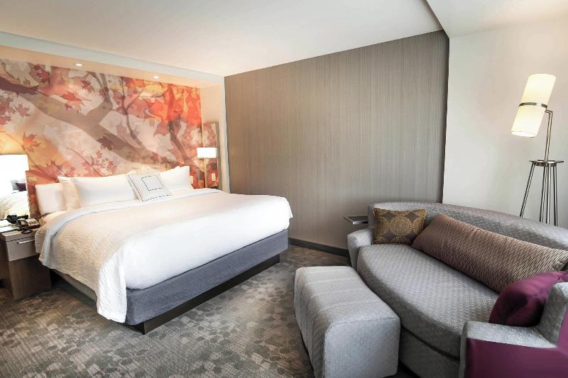 غرفة قياسية سرير كينج, Courtyard By Marriott Lenox Berkshires