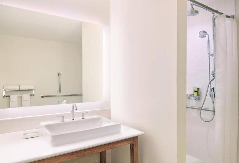 استودیوی استاندارد با تخت دو نفره بزرگ, Element West Des Moines