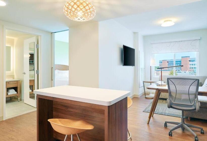 스위트 킹사이즈 침대, Element West Des Moines