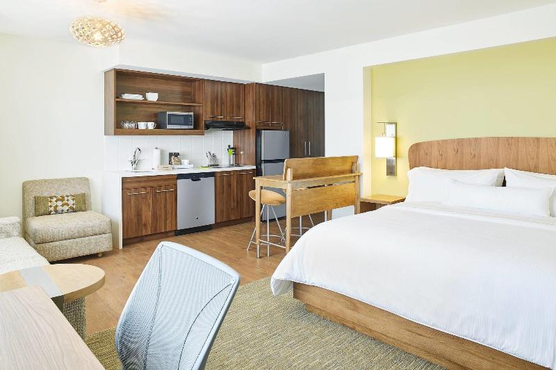 스탠다드 스튜디오 킹침대, Element West Des Moines