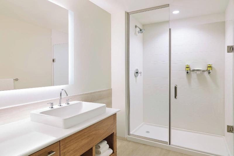 스위트 킹사이즈 침대, Element West Des Moines