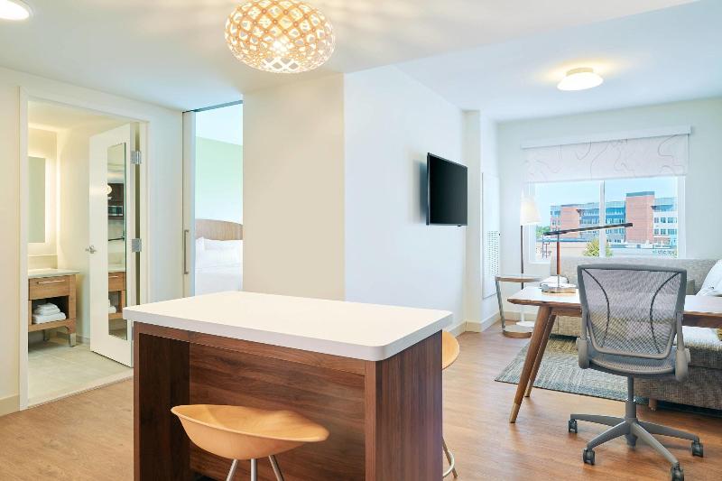 이그제큐티브 스위트 킹침대, Element West Des Moines