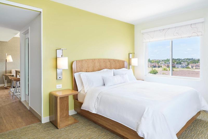 سوئیت اجرایی با تخت کینگ, Element West Des Moines