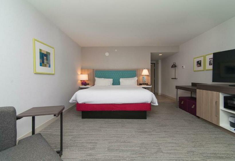 스탠다드 룸 킹사이즈 침대, Hampton Inn Norwich