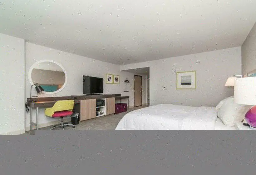 キングサイズベッドのスタンダードルーム, Hampton Inn Norwich
