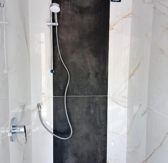 סוויטת ג'וניור עם מרפסת, Orchidea