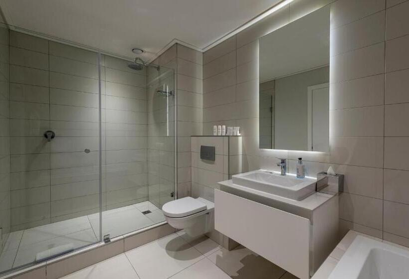 اتاق سوپریور با تخت بزرگ, Pullman Cape Town City Centre