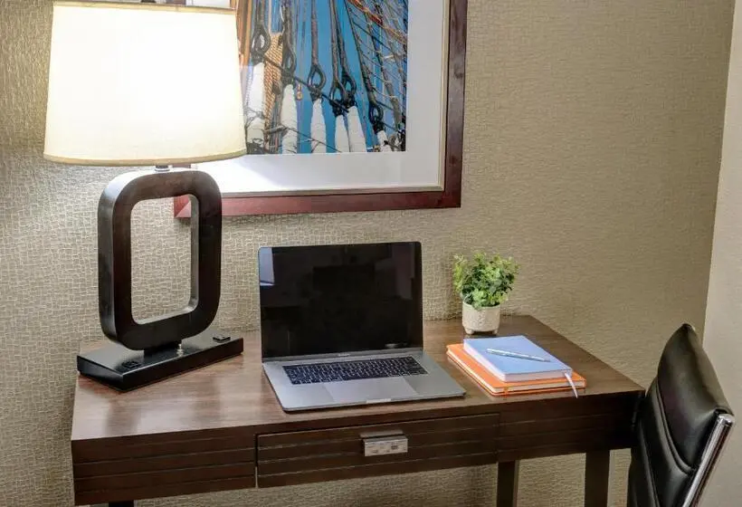 身障者適用キングサイズベッドルーム, Garrison Hotel & Suites Dover Portsmouth, Ascend Hotel Collection