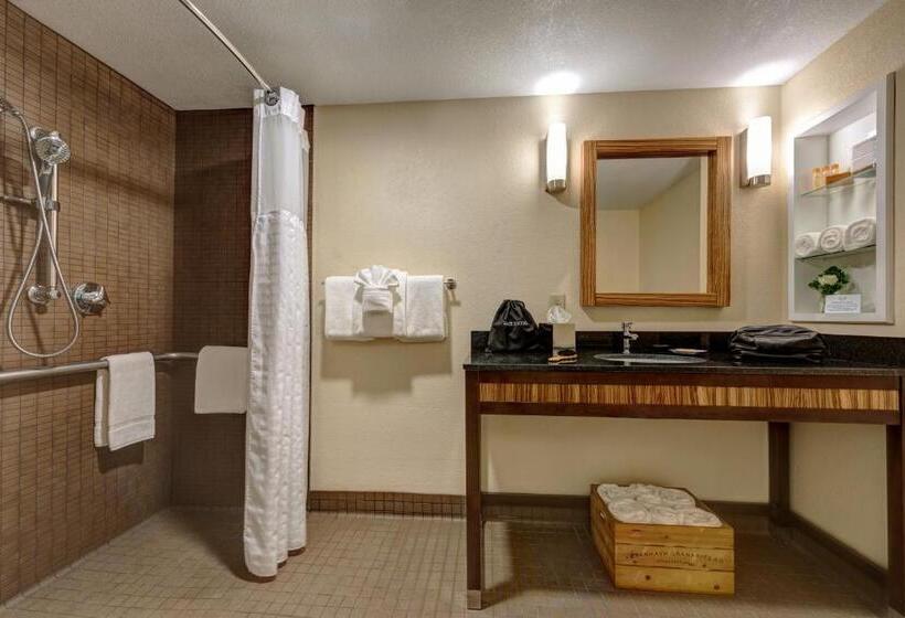 Номер Стандарт Адаптированный для Инвалидов, Garrison Hotel & Suites Dover Portsmouth, Ascend Hotel Collection