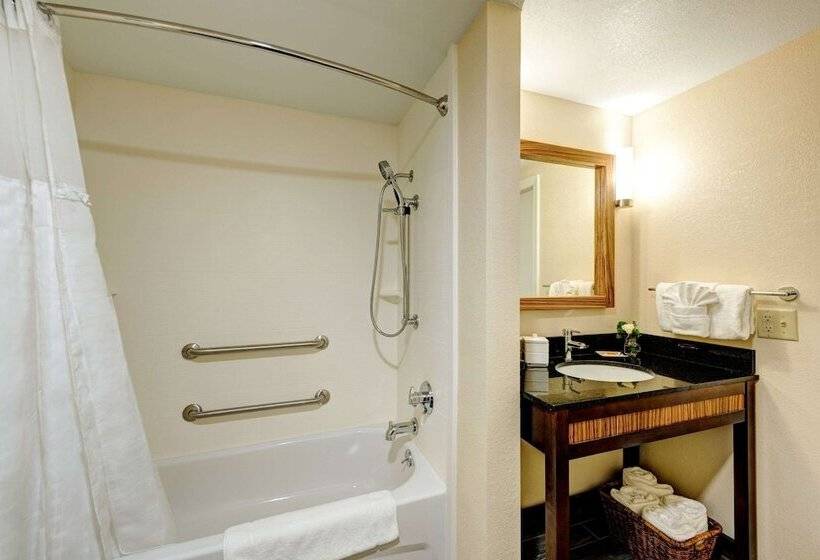 장애인을 위한 스위트, Garrison Hotel & Suites Dover Portsmouth, Ascend Hotel Collection