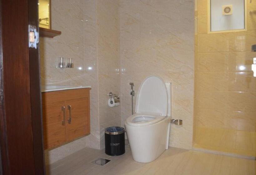 سوییت خانوادگی, Tilal Almadina Hotel & Suites