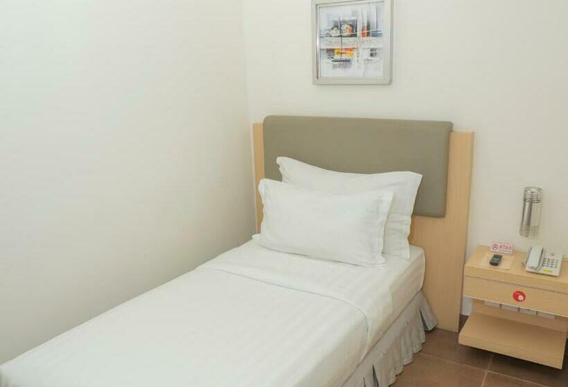 Номер Стандарт Индивидуальный, D Primahotel Airport Jakarta Terminal 1a